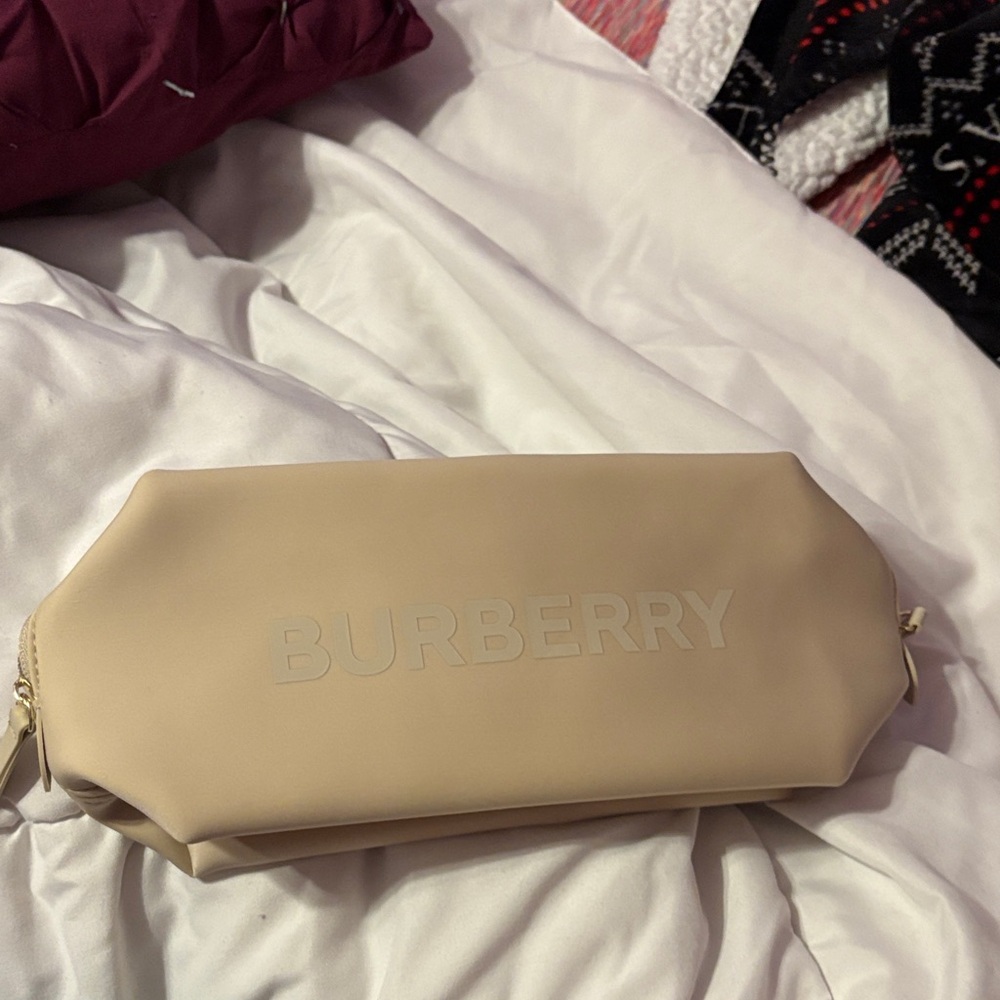 Burberry Cream Cosmetic Bag - Picture 3 of 4